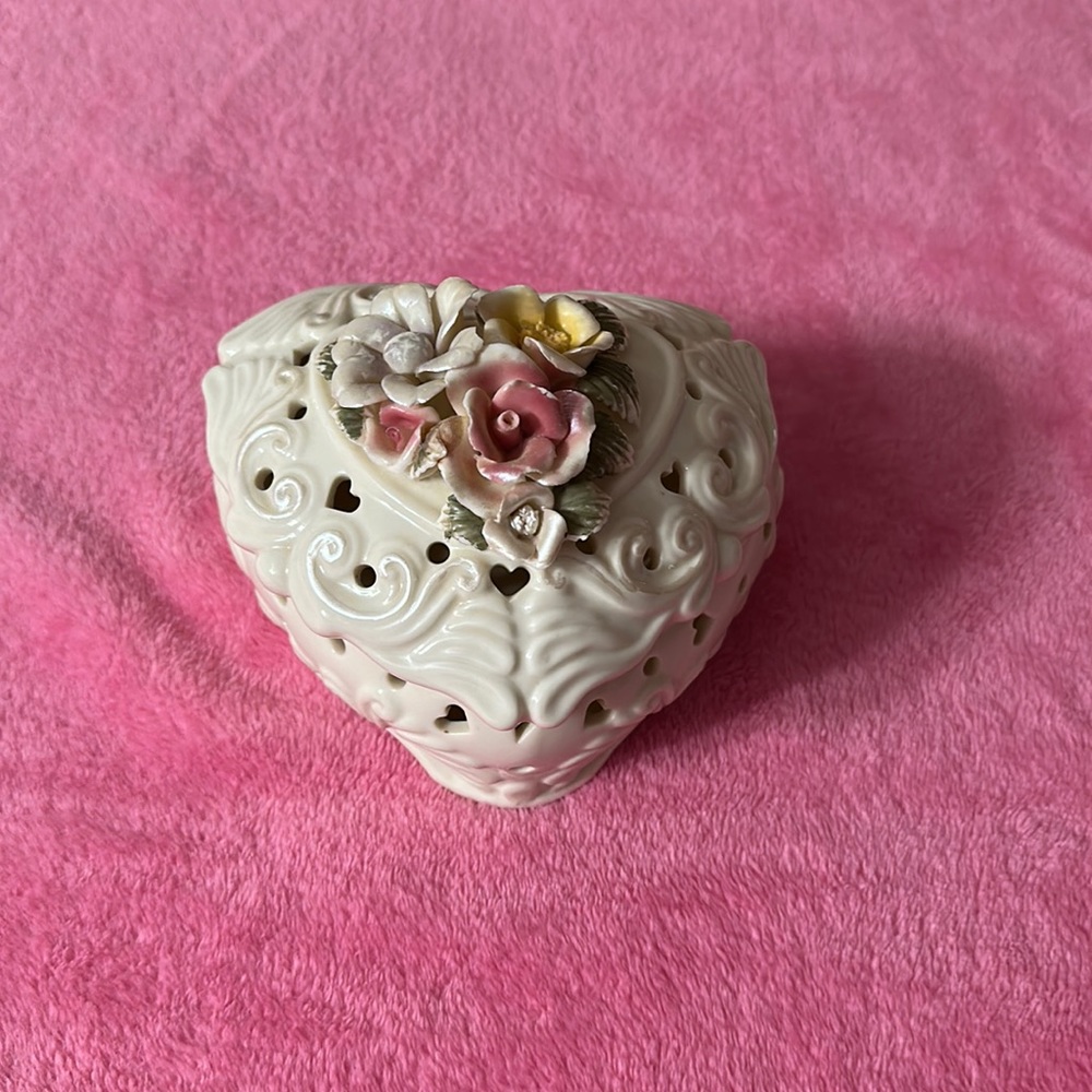 Heart trinket box